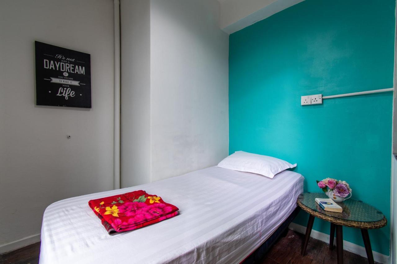 Travel Hub Guesthouse Kuala Lumpur Exterior photo